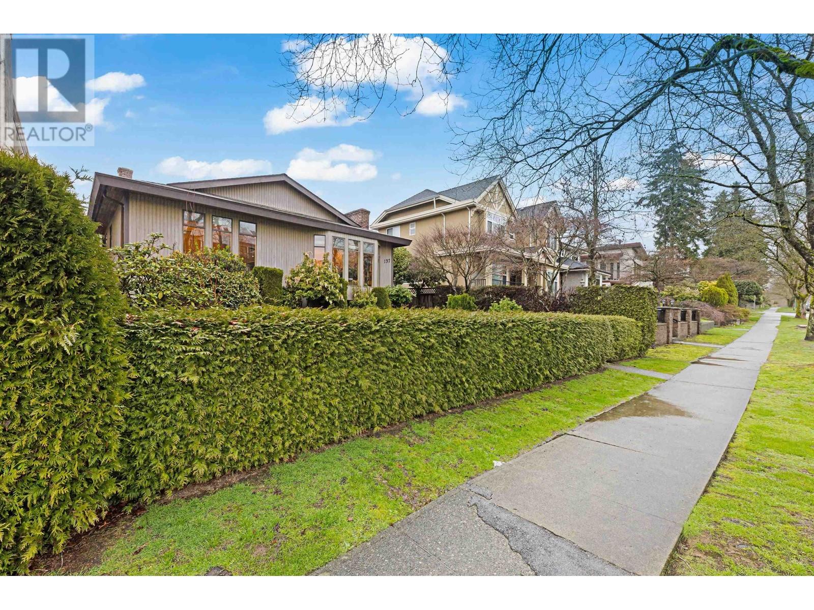Property at 137 W WOODSTOCK AVENUE image 2