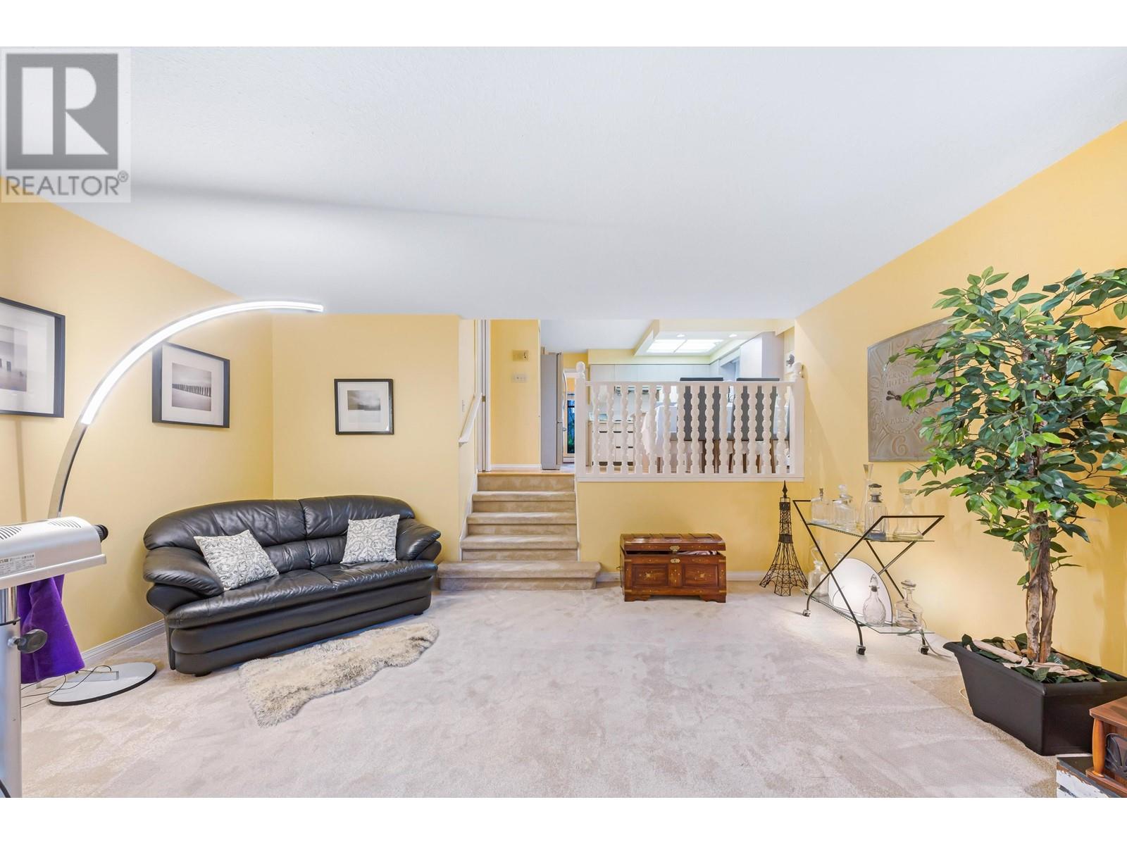 137 W Woodstock Avenue, Vancouver, British Columbia  V5Y 2R7 - Photo 7 - R2992552