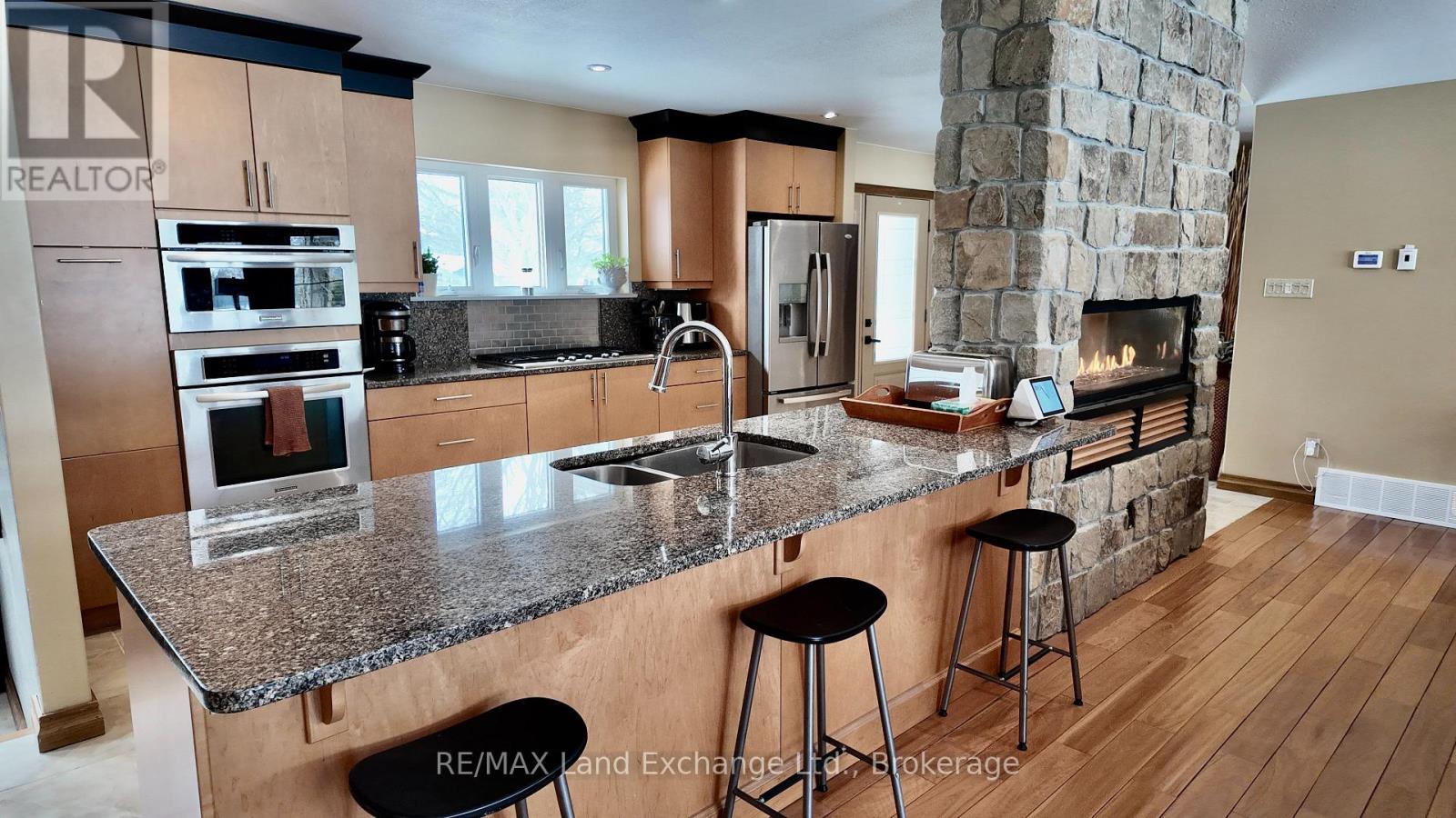 203 Campbell Crescent, Kincardine, Ontario  N2Z 1B9 - Photo 12 - X12047894