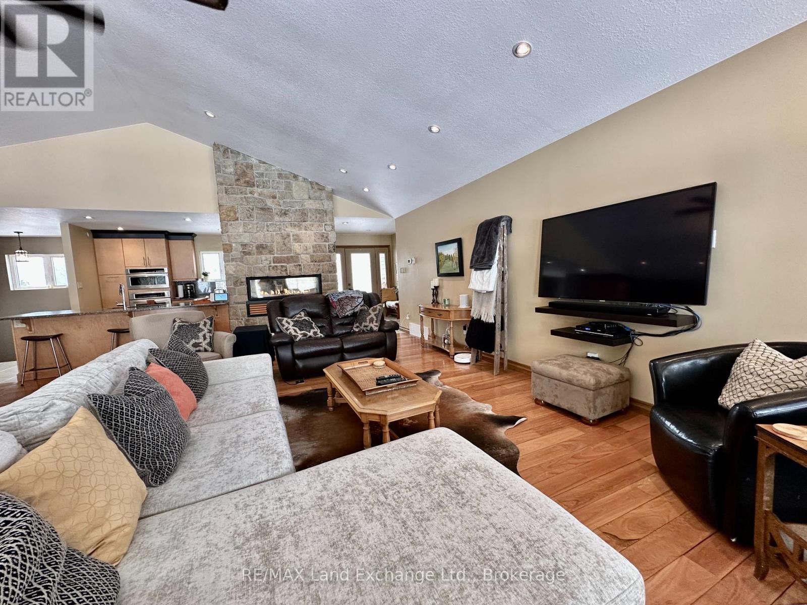 203 Campbell Crescent, Kincardine, Ontario  N2Z 1B9 - Photo 14 - X12047894