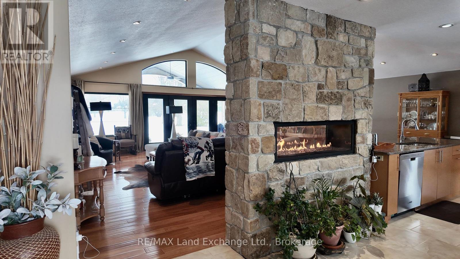 203 Campbell Crescent, Kincardine, Ontario  N2Z 1B9 - Photo 10 - X12047894