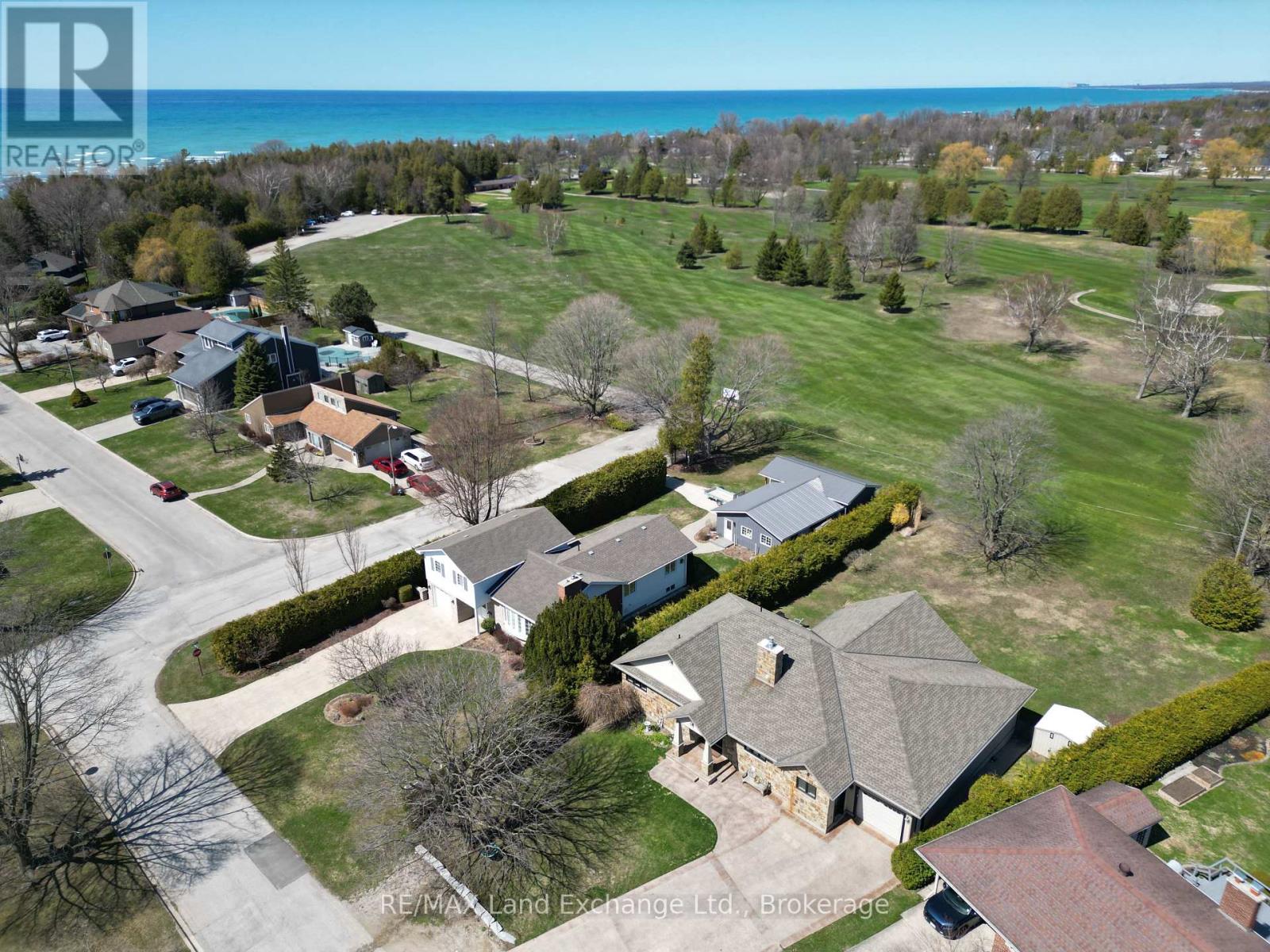 203 Campbell Crescent, Kincardine, Ontario  N2Z 1B9 - Photo 2 - X12047894