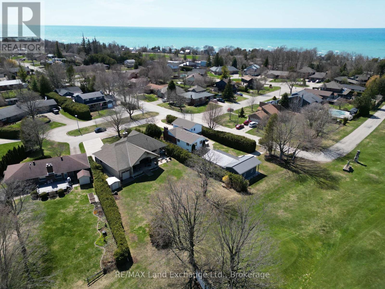 203 Campbell Crescent, Kincardine, Ontario  N2Z 1B9 - Photo 3 - X12047894