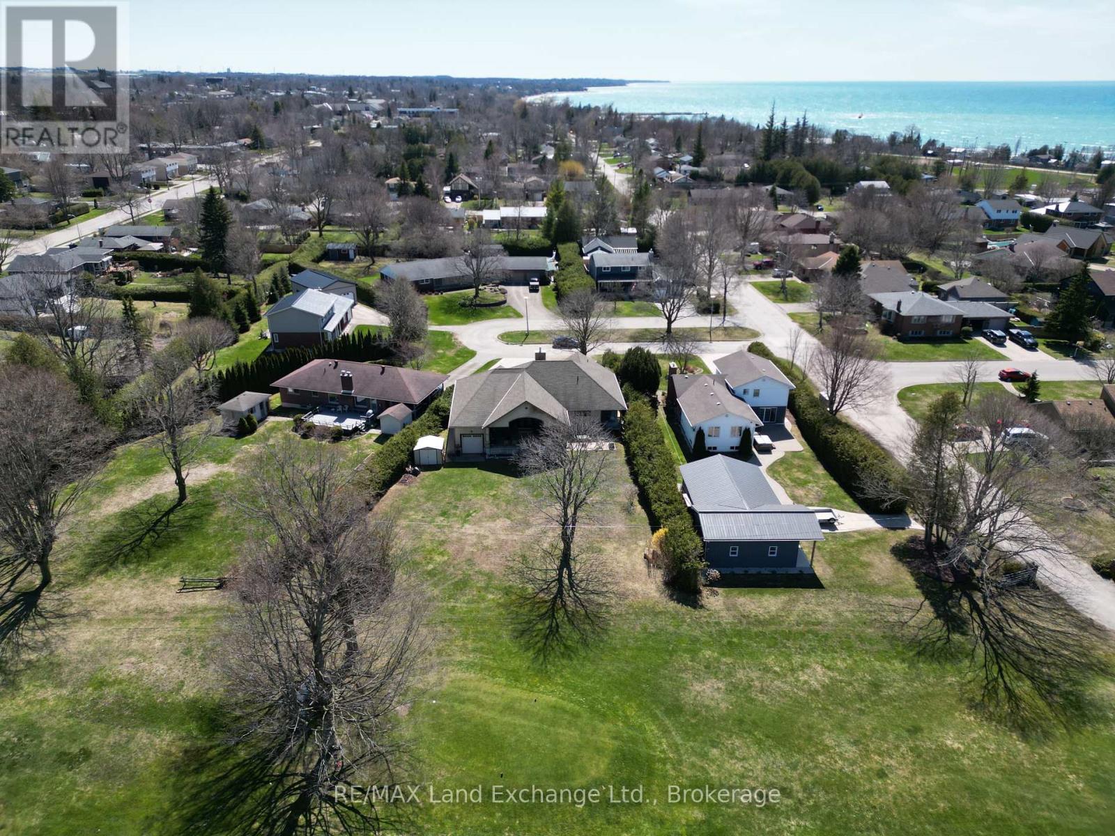 203 Campbell Crescent, Kincardine, Ontario  N2Z 1B9 - Photo 5 - X12047894