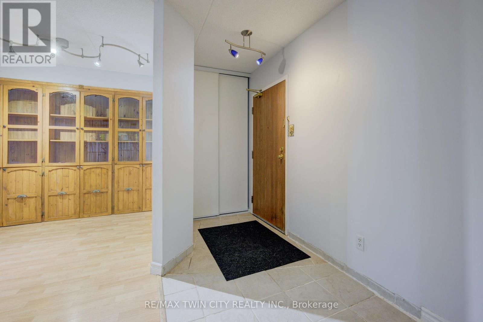 Property at 25 - 3085 KINGSWAY DRIVE image 3