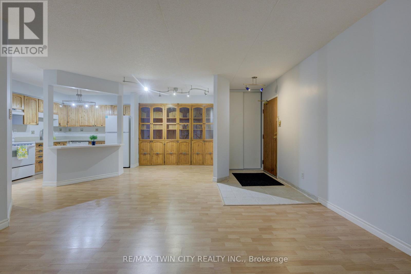 Property at 25 - 3085 KINGSWAY DRIVE image 4