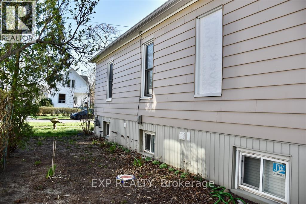 Property at 408 CROMWELL STREET image 5