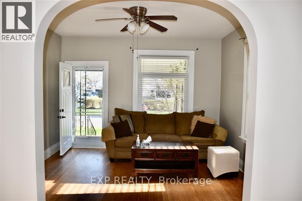 408 Cromwell Street, Sarnia, Ontario  N7T 3Z1 - Photo 8 - X12099285