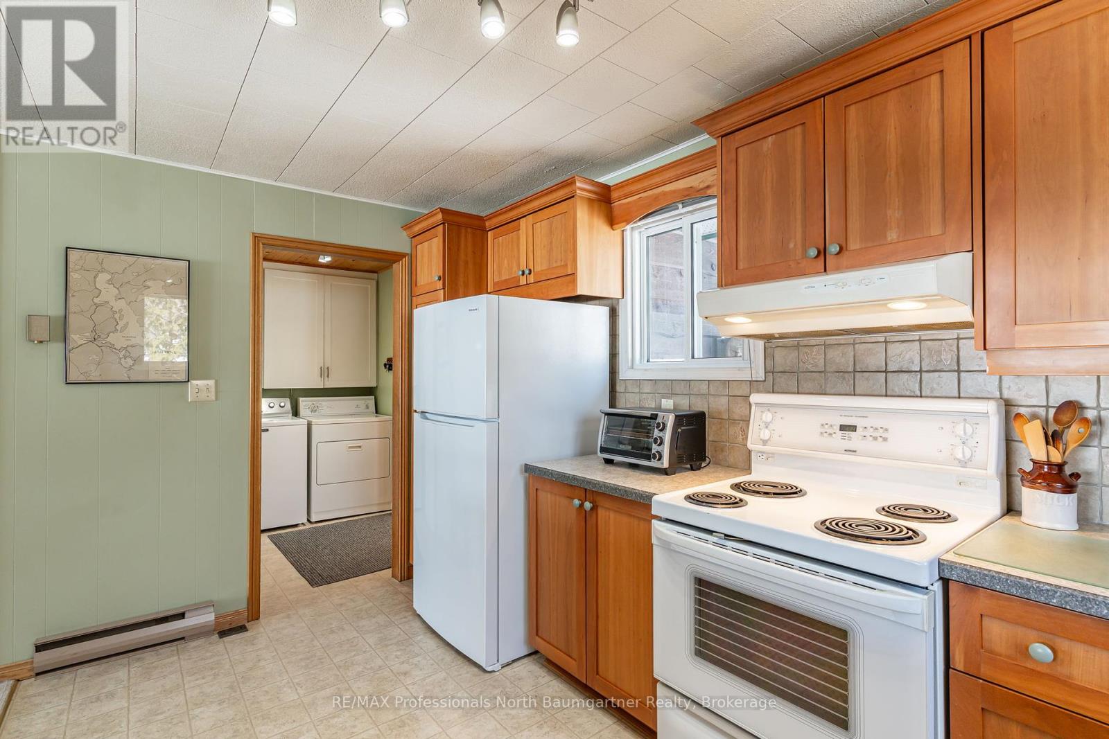 6258 Haliburton Lake Road, Dysart Et Al, Ontario  K0M 1S0 - Photo 11 - X12074153