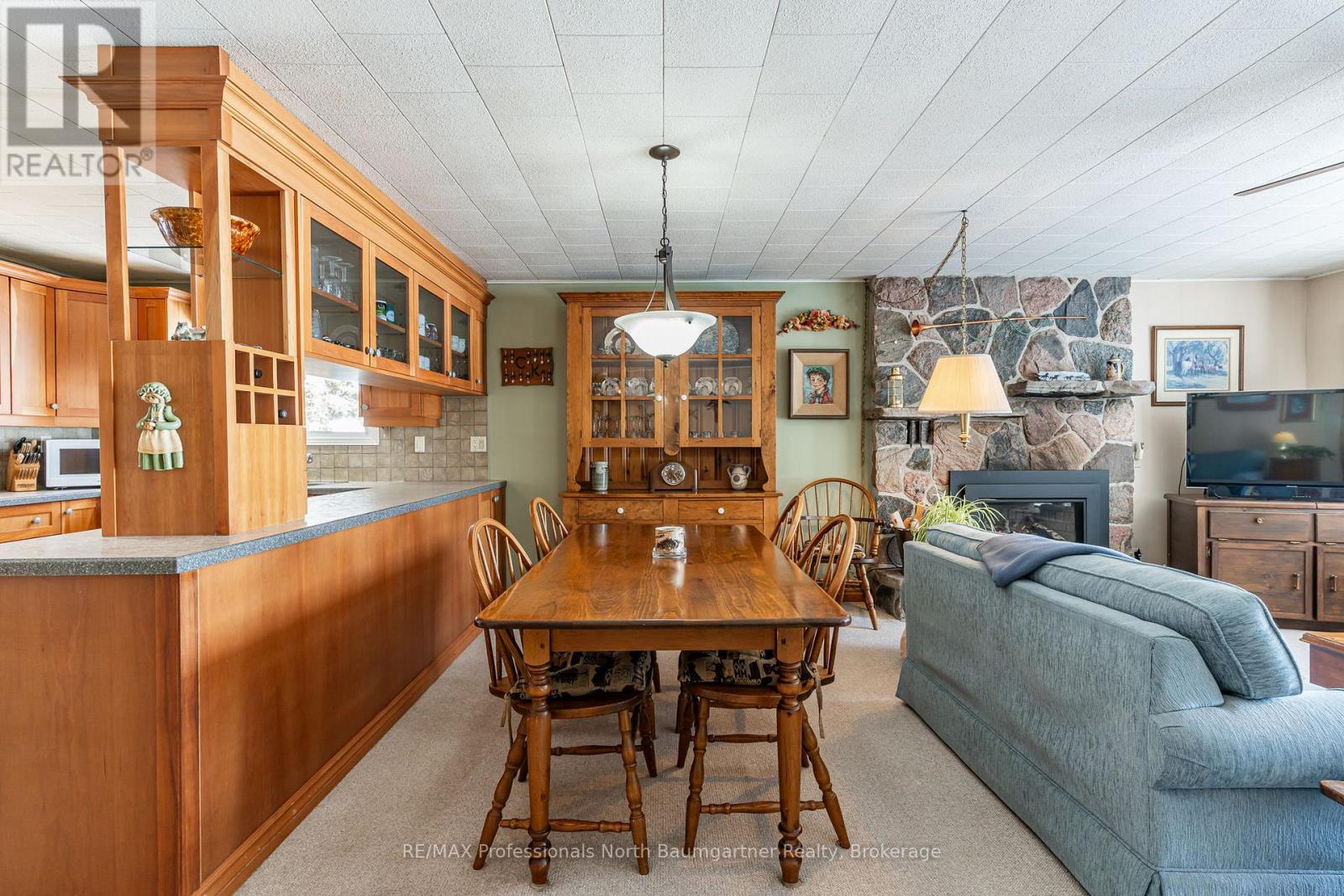 6258 Haliburton Lake Road, Dysart Et Al, Ontario  K0M 1S0 - Photo 16 - X12074153