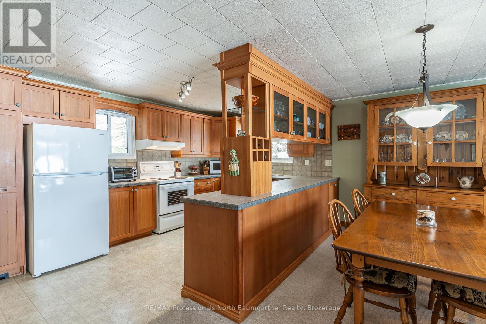 6258 Haliburton Lake Road, Dysart Et Al, Ontario  K0M 1S0 - Photo 15 - X12074153