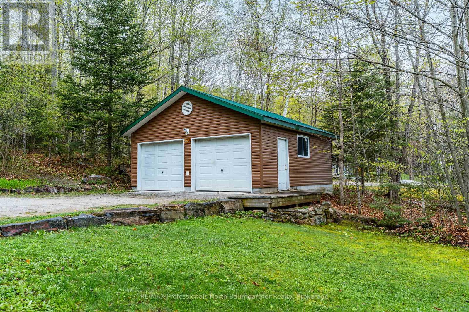 6258 Haliburton Lake Road, Dysart Et Al, Ontario  K0M 1S0 - Photo 38 - X12074153