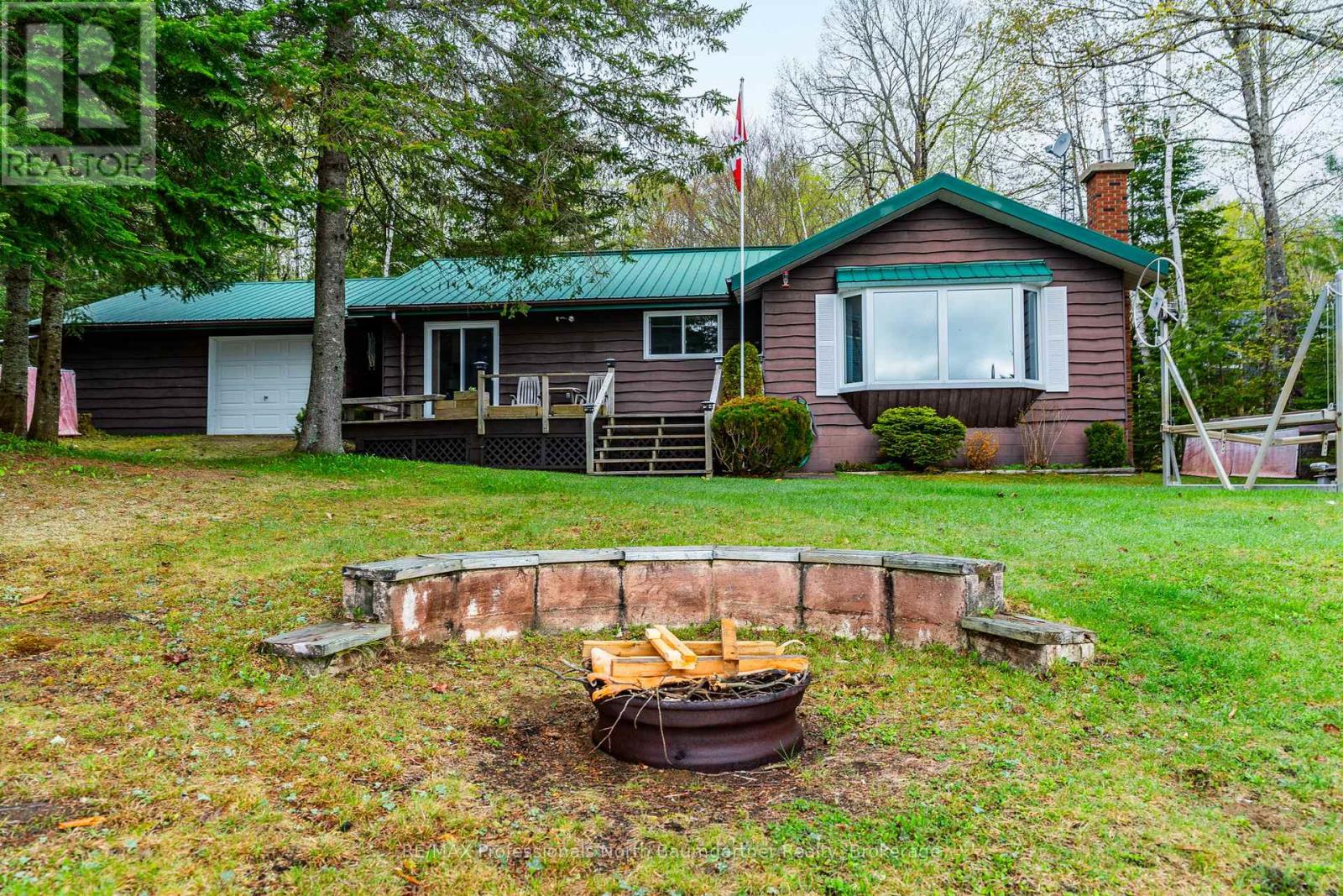 6258 Haliburton Lake Road, Dysart Et Al, Ontario  K0M 1S0 - Photo 35 - X12074153