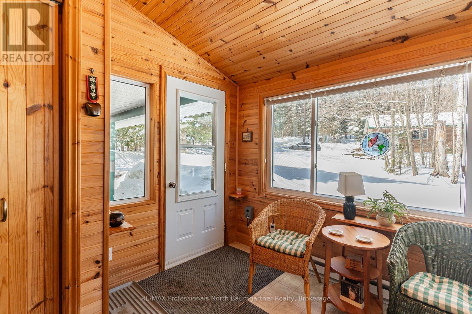 6258 Haliburton Lake Road, Dysart Et Al, Ontario  K0M 1S0 - Photo 4 - X12074153