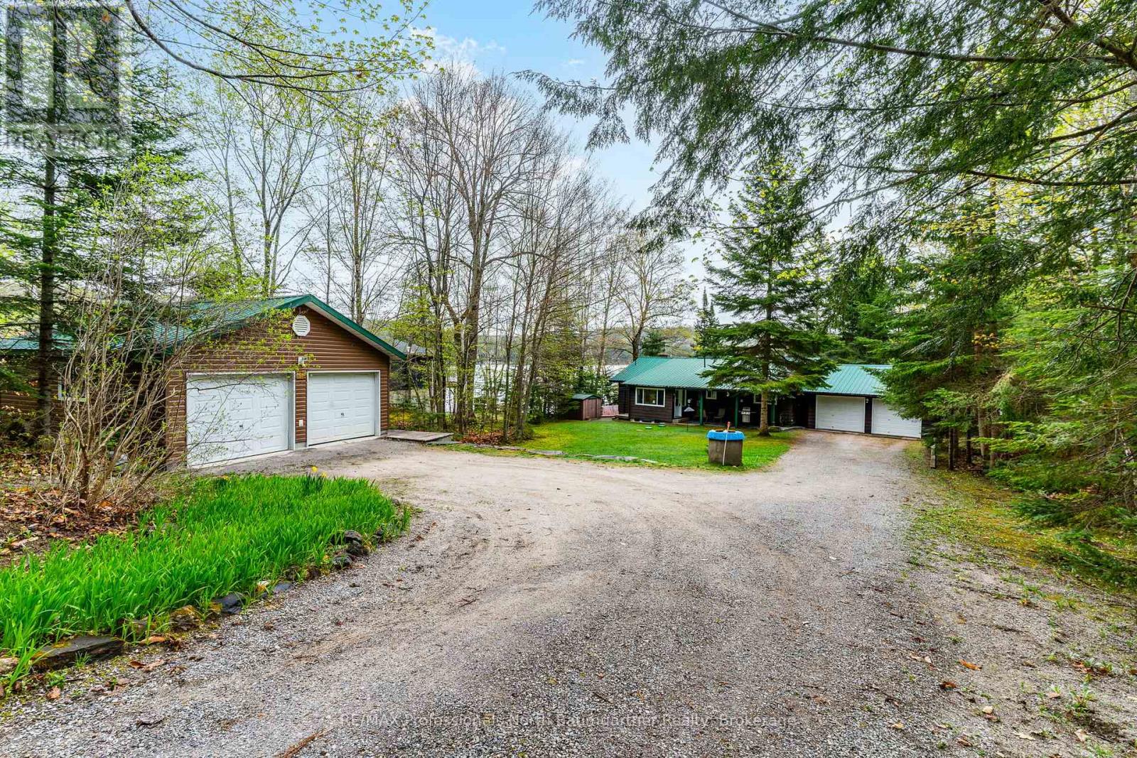 6258 Haliburton Lake Road, Dysart Et Al, Ontario  K0M 1S0 - Photo 36 - X12074153
