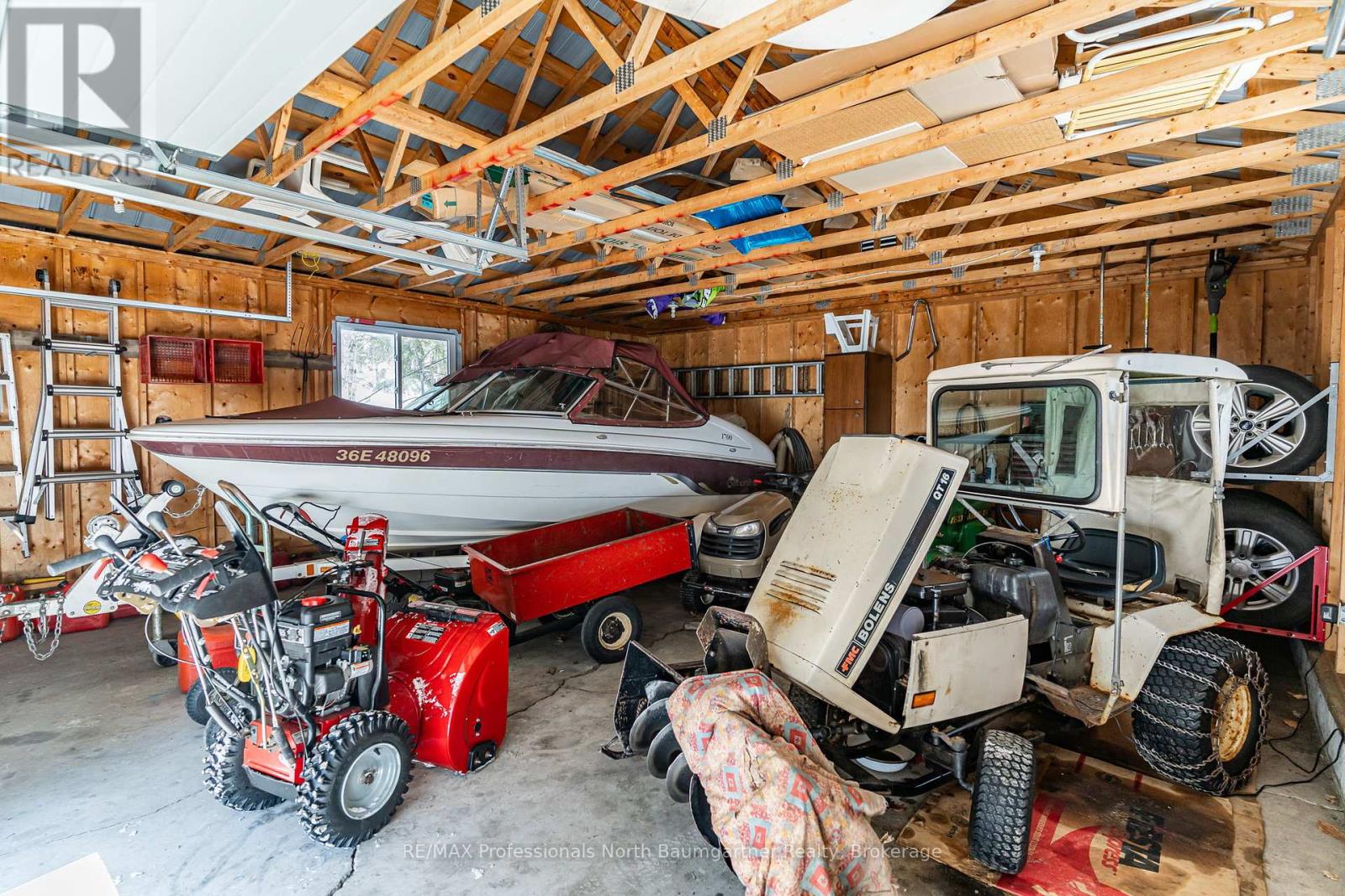 6258 Haliburton Lake Road, Dysart Et Al, Ontario  K0M 1S0 - Photo 32 - X12074153