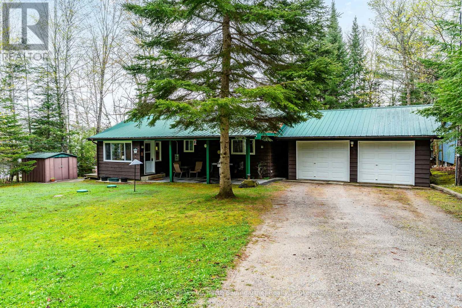 6258 Haliburton Lake Road, Dysart Et Al, Ontario  K0M 1S0 - Photo 37 - X12074153