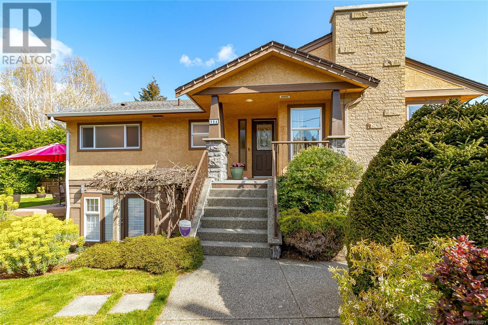 Property at 986 GLORIA Pl image 3