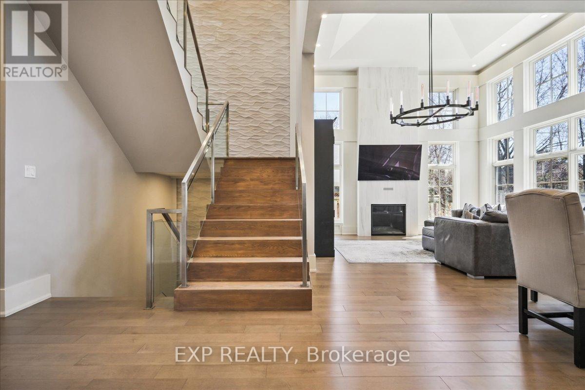 528 Wellington Crescent, Oakville, Ontario  L6L 4X5 - Photo 11 - W12099405