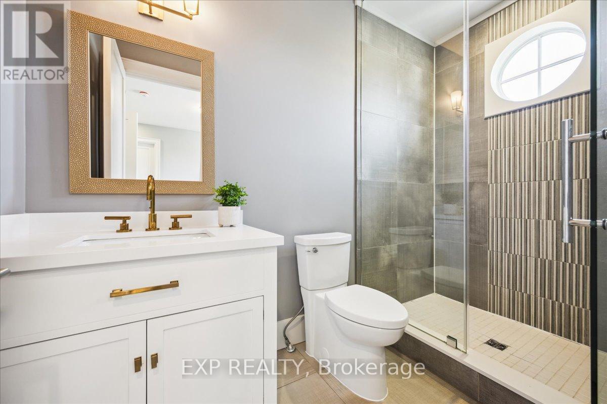 528 Wellington Crescent, Oakville, Ontario  L6L 4X5 - Photo 24 - W12099405