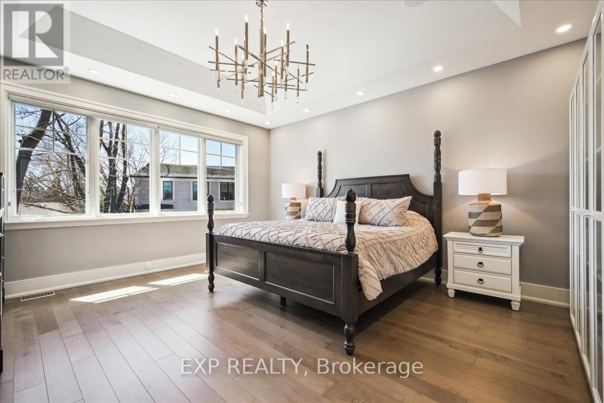 528 Wellington Crescent, Oakville, Ontario  L6L 4X5 - Photo 25 - W12099405