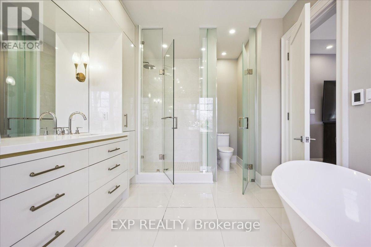 528 Wellington Crescent, Oakville, Ontario  L6L 4X5 - Photo 27 - W12099405