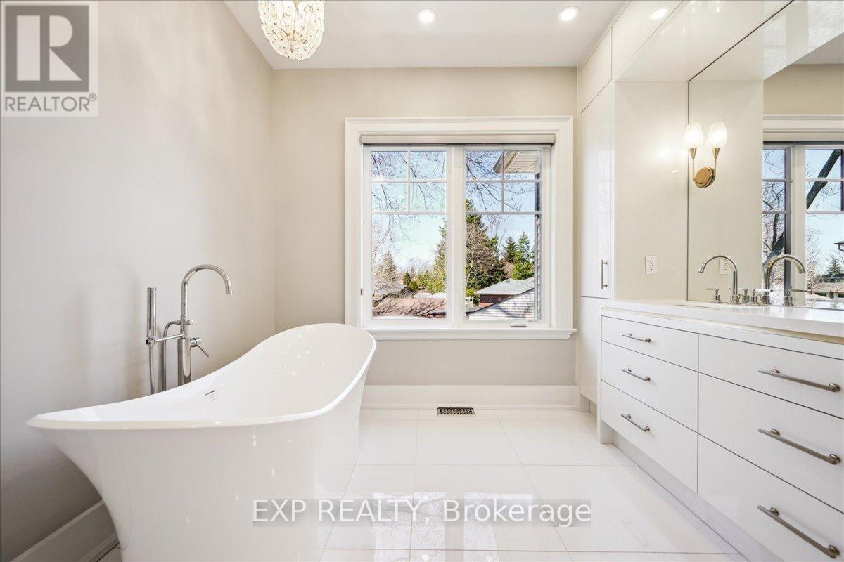 528 Wellington Crescent, Oakville, Ontario  L6L 4X5 - Photo 28 - W12099405