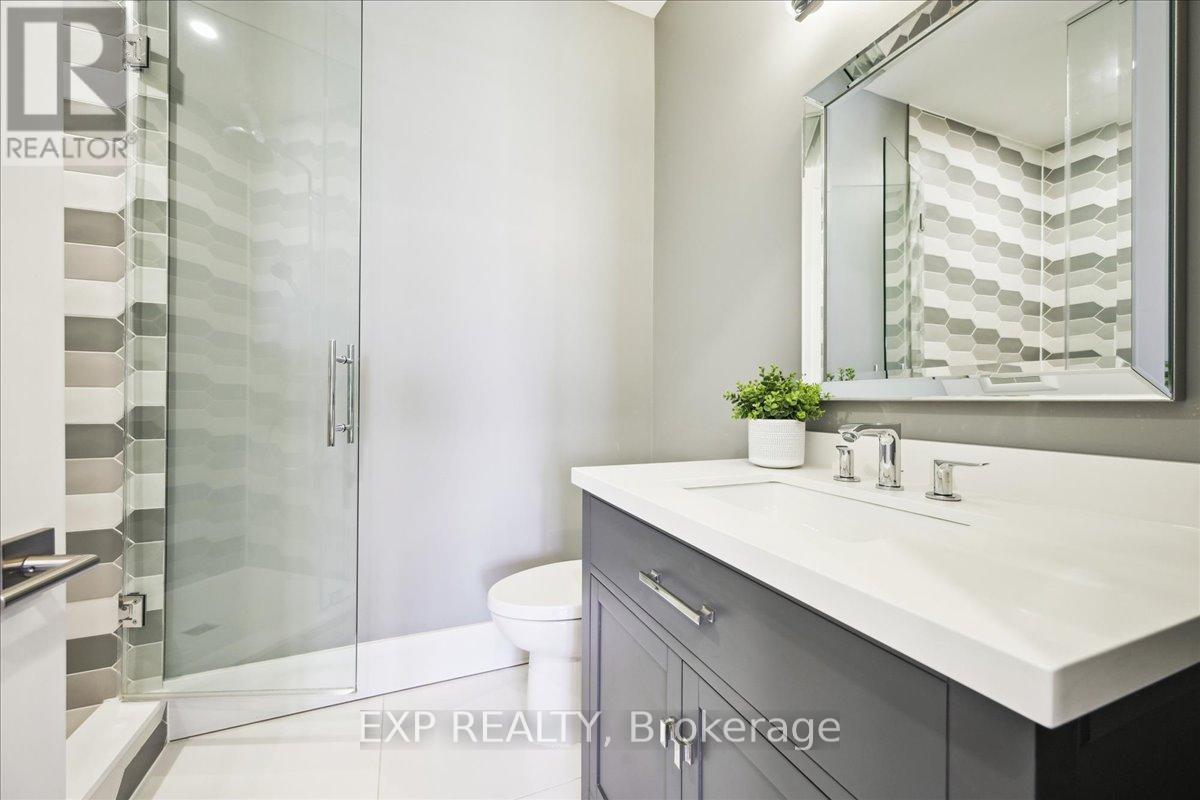 528 Wellington Crescent, Oakville, Ontario  L6L 4X5 - Photo 30 - W12099405