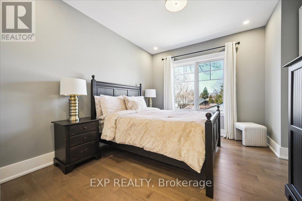 528 Wellington Crescent, Oakville, Ontario  L6L 4X5 - Photo 32 - W12099405