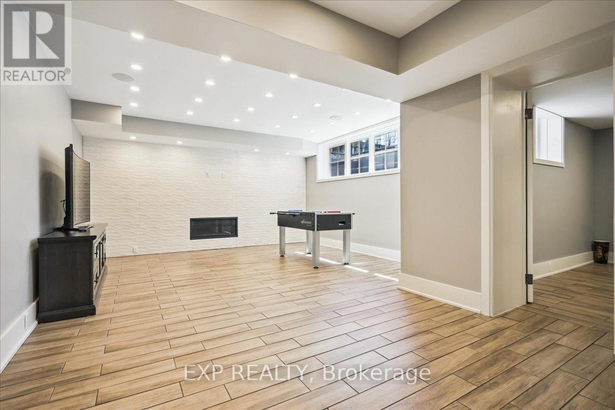 528 Wellington Crescent, Oakville, Ontario  L6L 4X5 - Photo 35 - W12099405