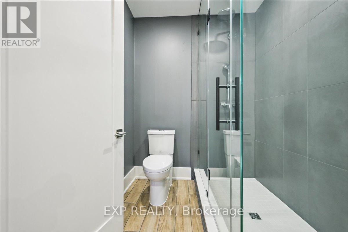 528 Wellington Crescent, Oakville, Ontario  L6L 4X5 - Photo 39 - W12099405