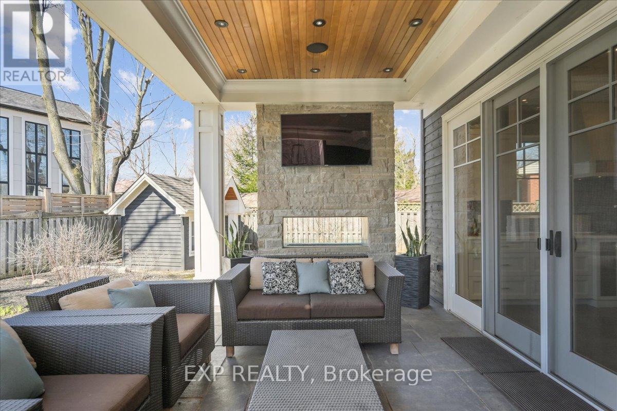 528 Wellington Crescent, Oakville, Ontario  L6L 4X5 - Photo 47 - W12099405