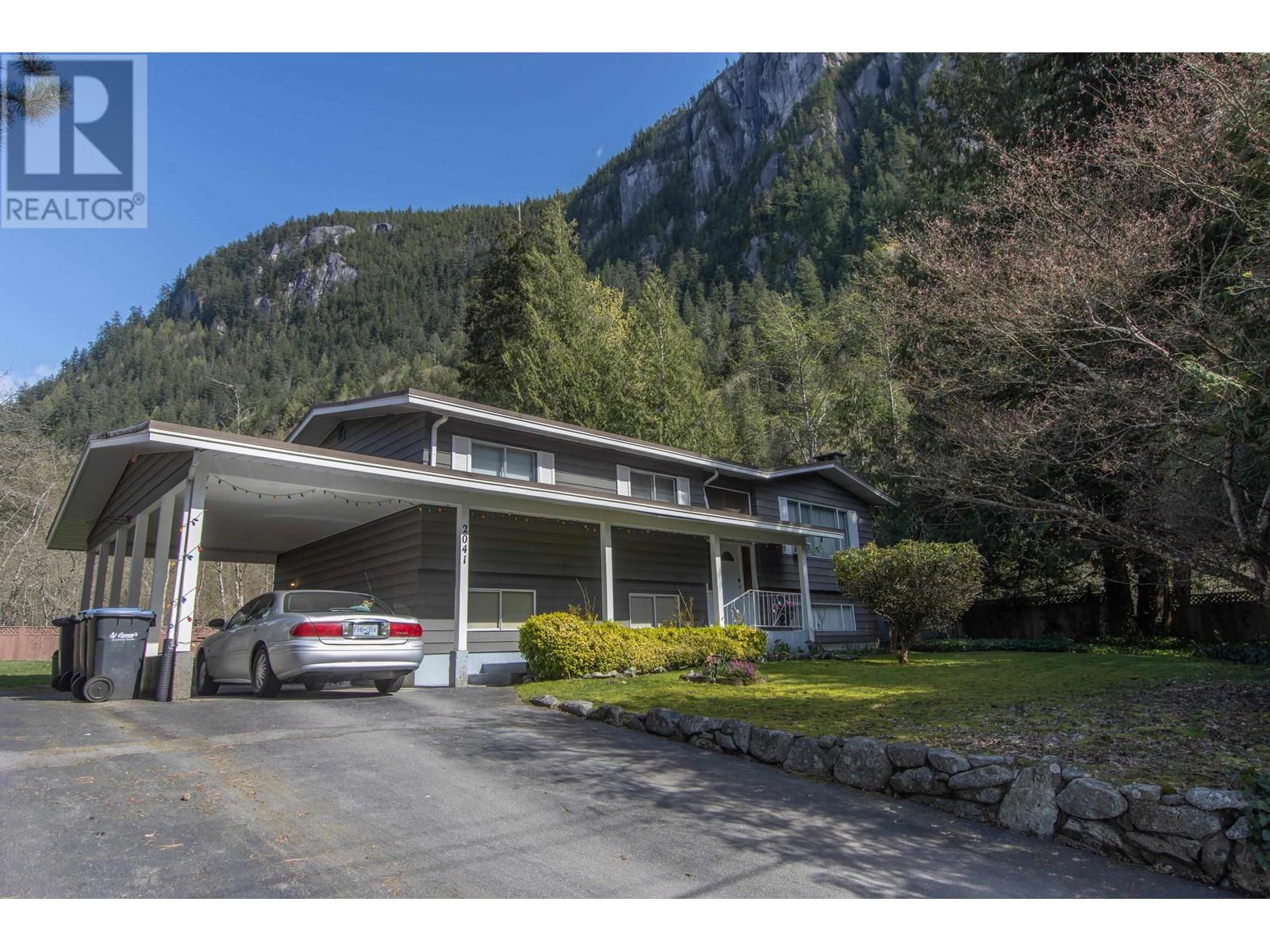 Property at 2041 SPRUCE DRIVE image 2