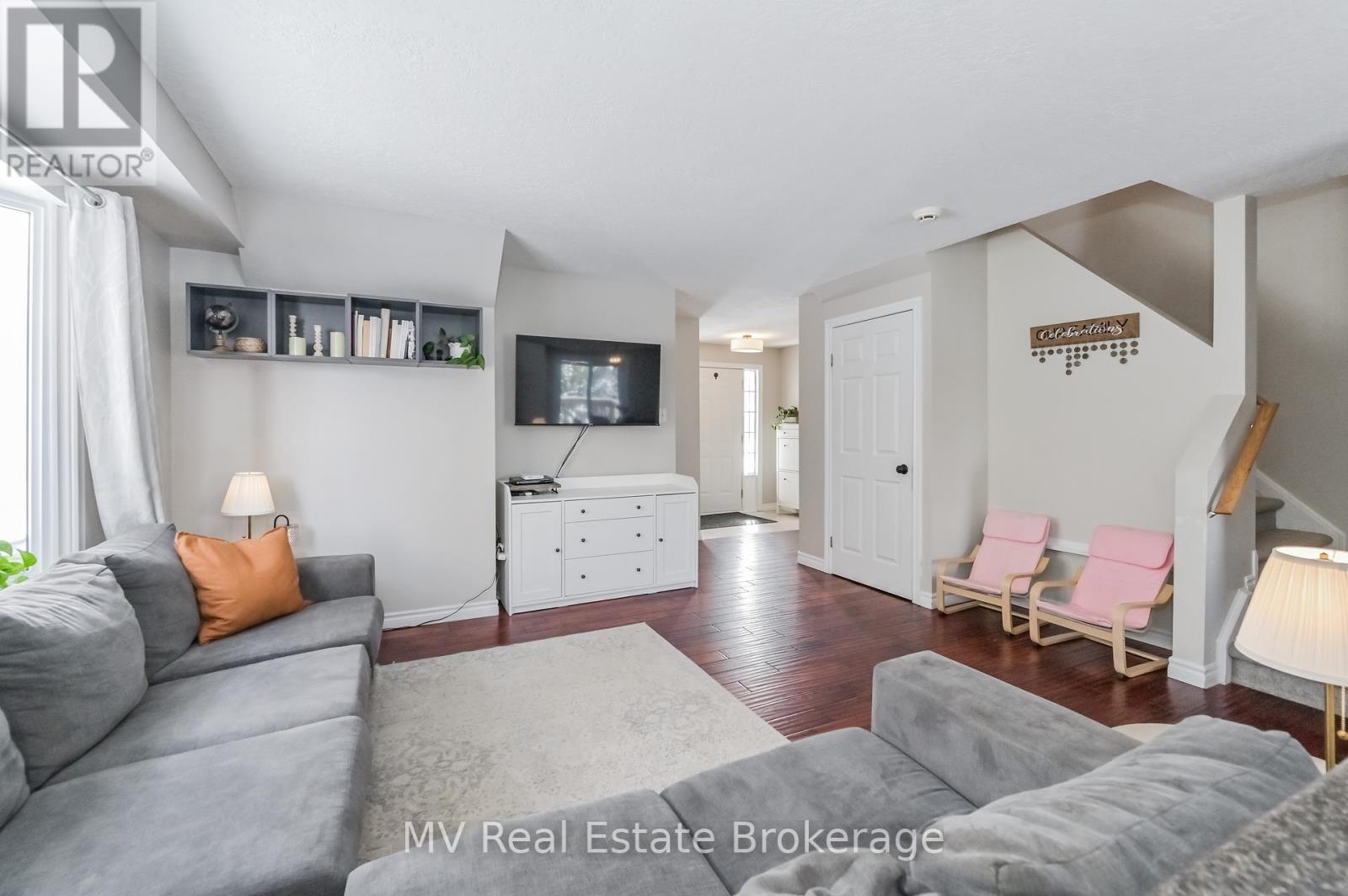 284 Millburn Boulevard, Centre Wellington, Ontario  N1M 3S3 - Photo 15 - X12099396