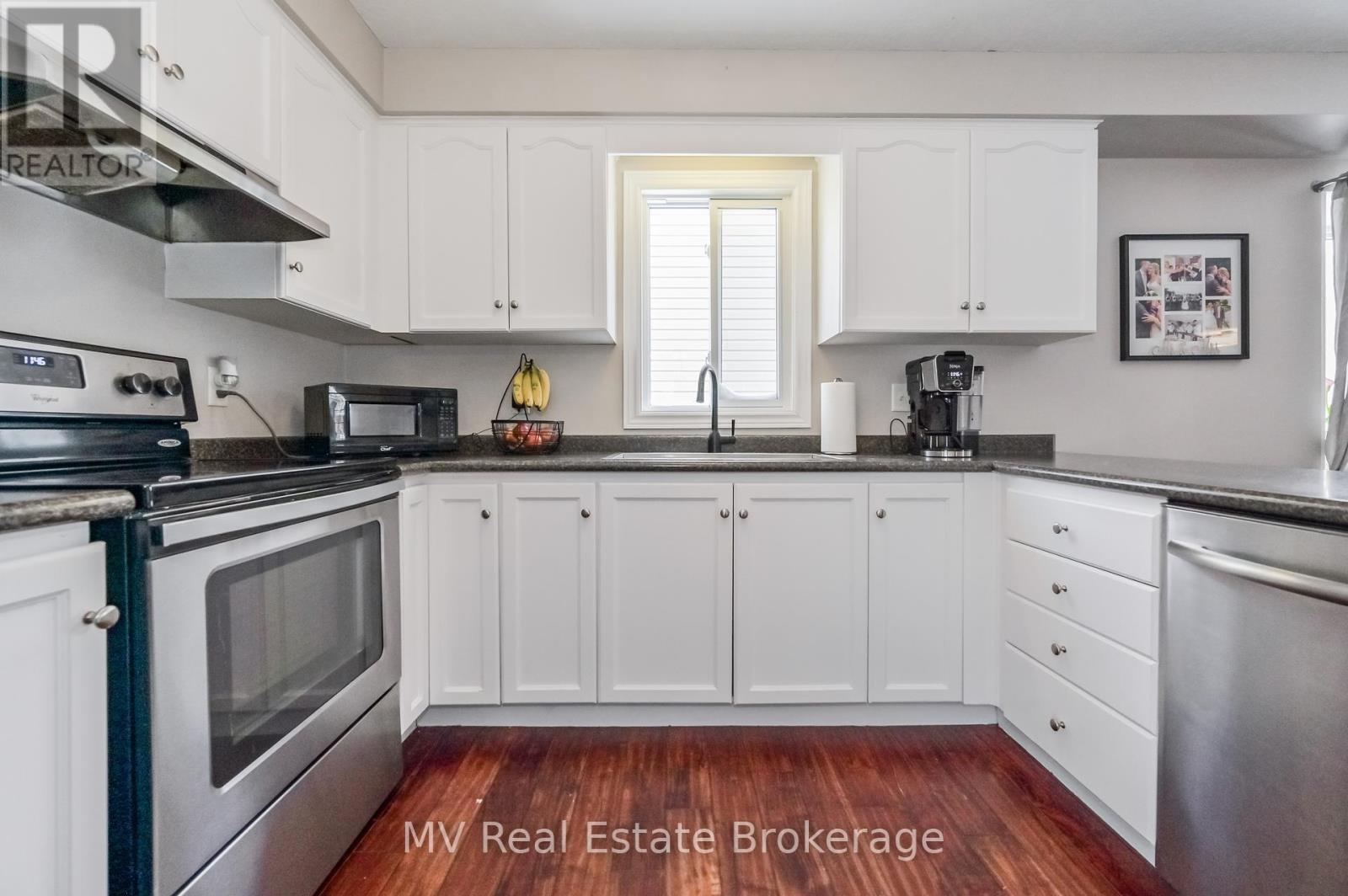 284 Millburn Boulevard, Centre Wellington, Ontario  N1M 3S3 - Photo 18 - X12099396