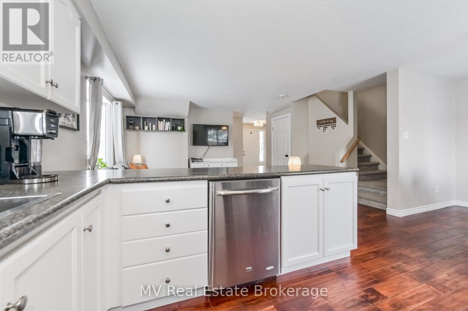 284 Millburn Boulevard, Centre Wellington, Ontario  N1M 3S3 - Photo 19 - X12099396