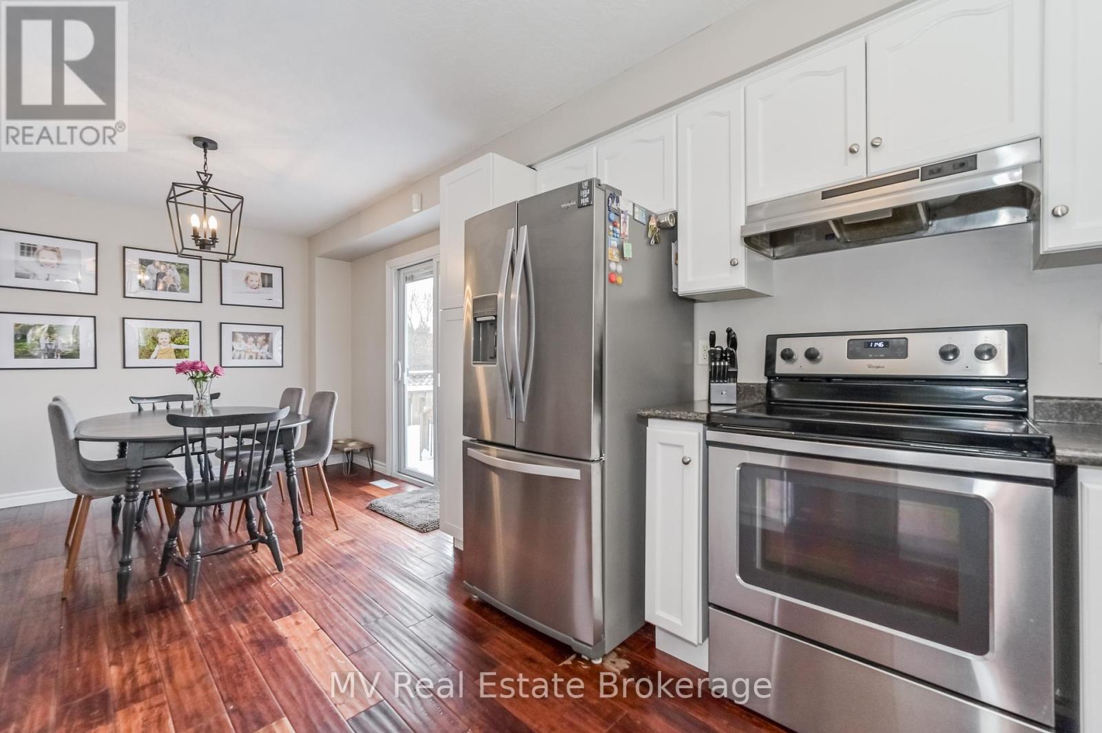 284 Millburn Boulevard, Centre Wellington, Ontario  N1M 3S3 - Photo 20 - X12099396