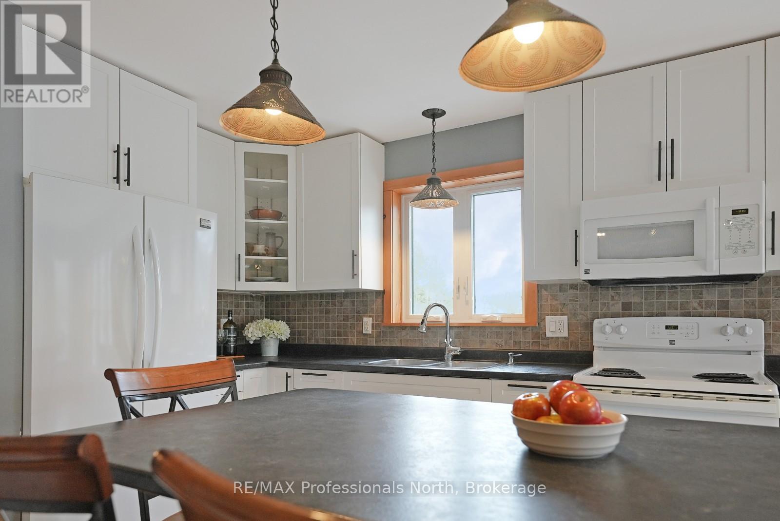 1055 Dark Lake Road, Highlands East, Ontario  K0L 3C0 - Photo 9 - X12099429