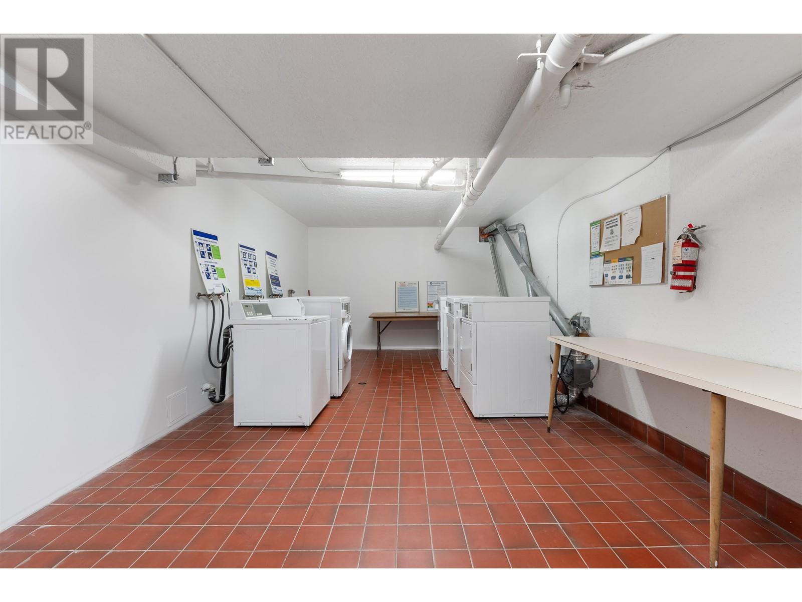 Listing Picture 11 of 13 : 112 2222 CAMBRIDGE STREET, Vancouver / 溫哥華 - 魯藝地產 Yvonne Lu Group - MLS Medallion Club Member