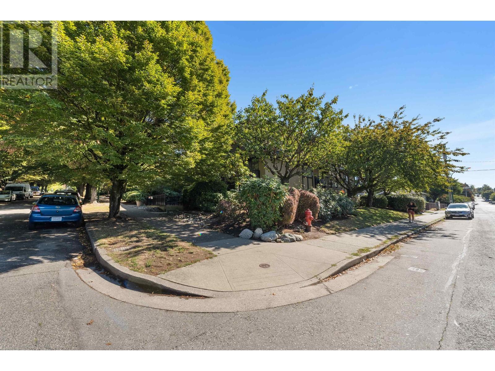 Listing Picture 12 of 13 : 112 2222 CAMBRIDGE STREET, Vancouver / 溫哥華 - 魯藝地產 Yvonne Lu Group - MLS Medallion Club Member