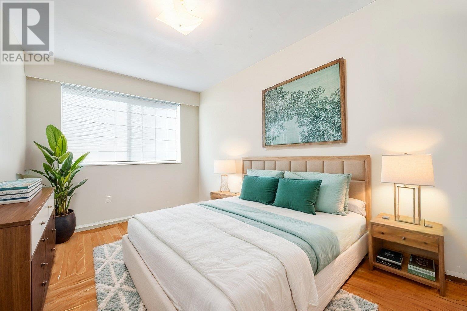 Listing Picture 2 of 13 : 112 2222 CAMBRIDGE STREET, Vancouver / 溫哥華 - 魯藝地產 Yvonne Lu Group - MLS Medallion Club Member