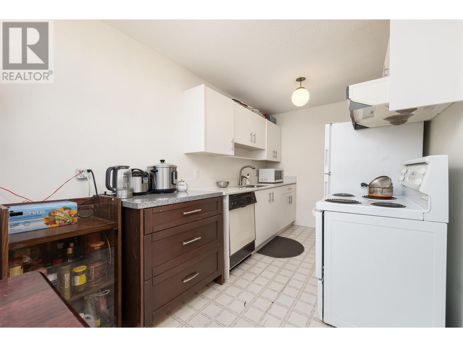 Listing Picture 7 of 13 : 112 2222 CAMBRIDGE STREET, Vancouver / 溫哥華 - 魯藝地產 Yvonne Lu Group - MLS Medallion Club Member