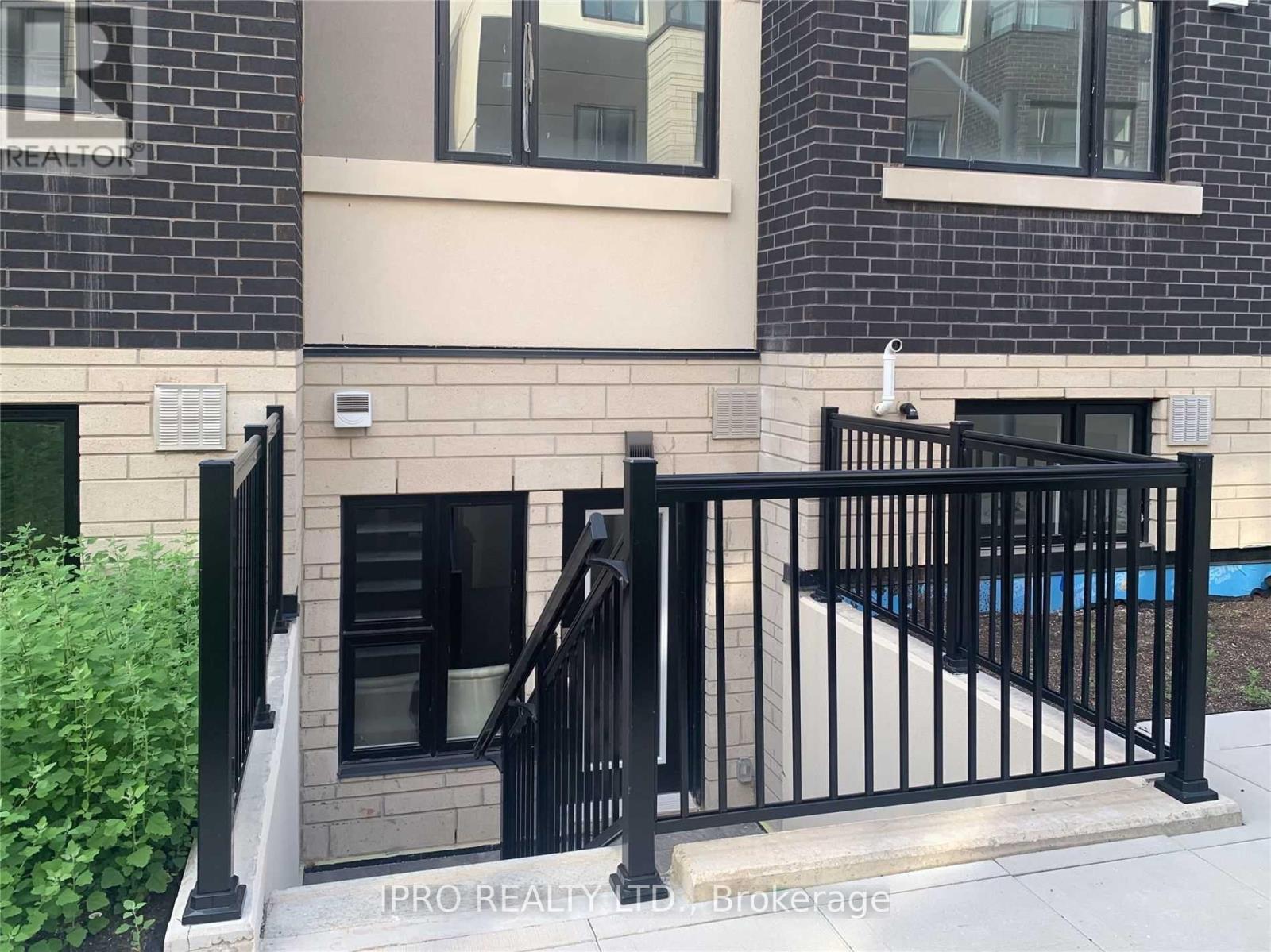 615 - 1129 Cooke Boulevard, Burlington, Ontario  L7T 4A8 - Photo 2 - W12099428