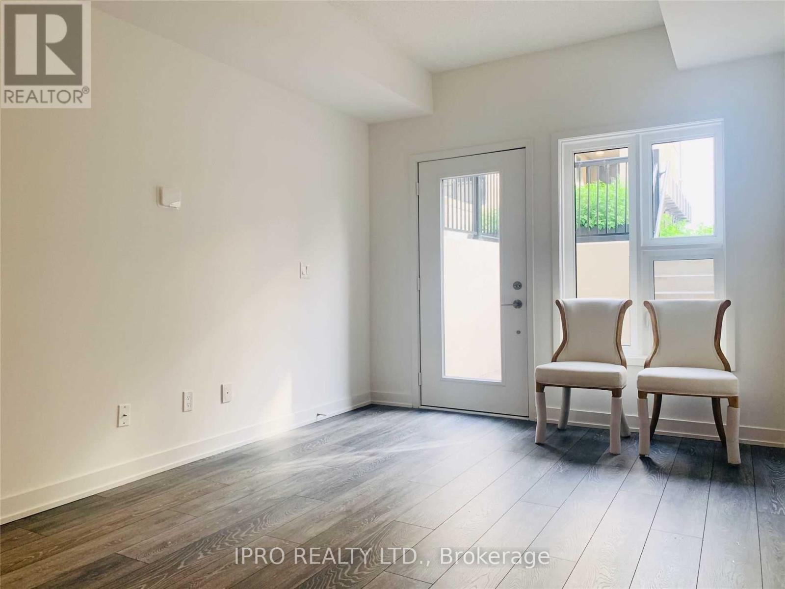 615 - 1129 Cooke Boulevard, Burlington, Ontario  L7T 4A8 - Photo 4 - W12099428