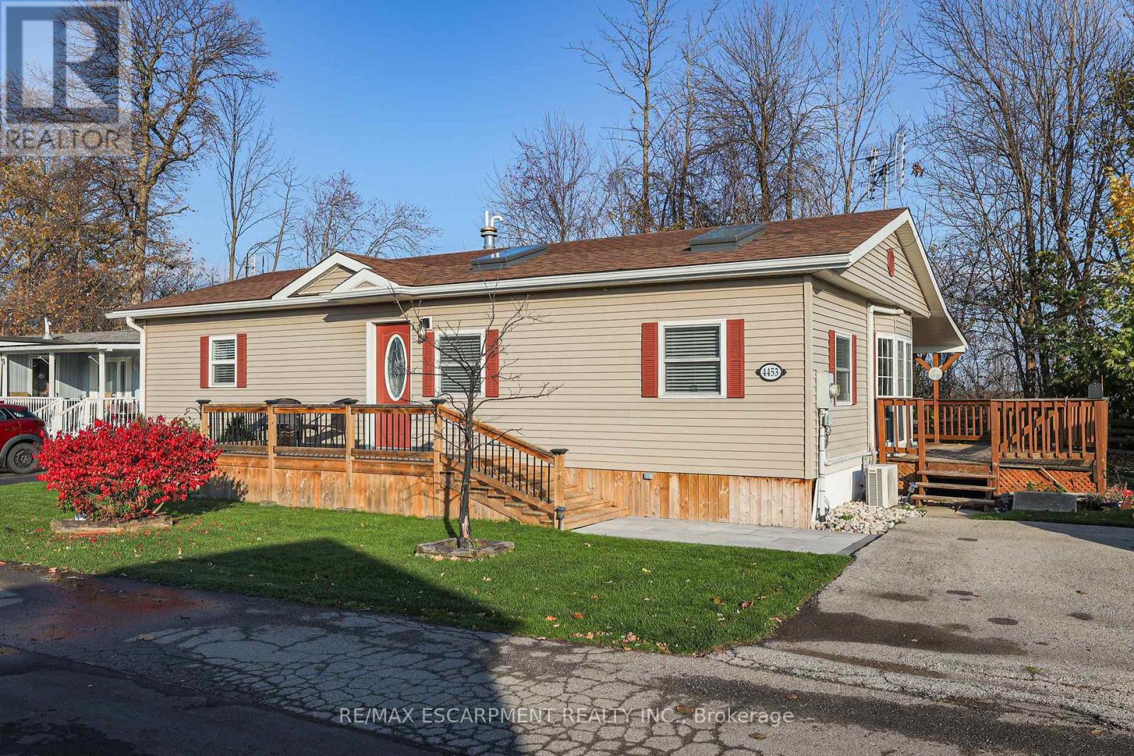 4453 Timothy Lane, Lincoln, Ontario  L3J 0W1 - Photo 3 - X12099371