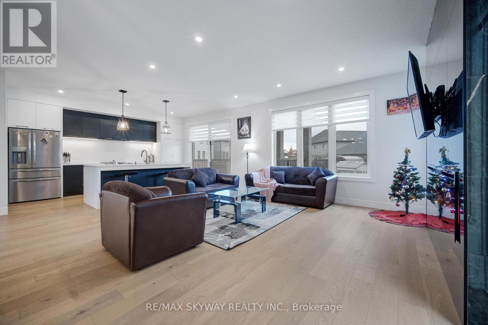 3314 David Milne Way W, London South (South W), Ontario  N6L 1K3 - Photo 6 - X12099417