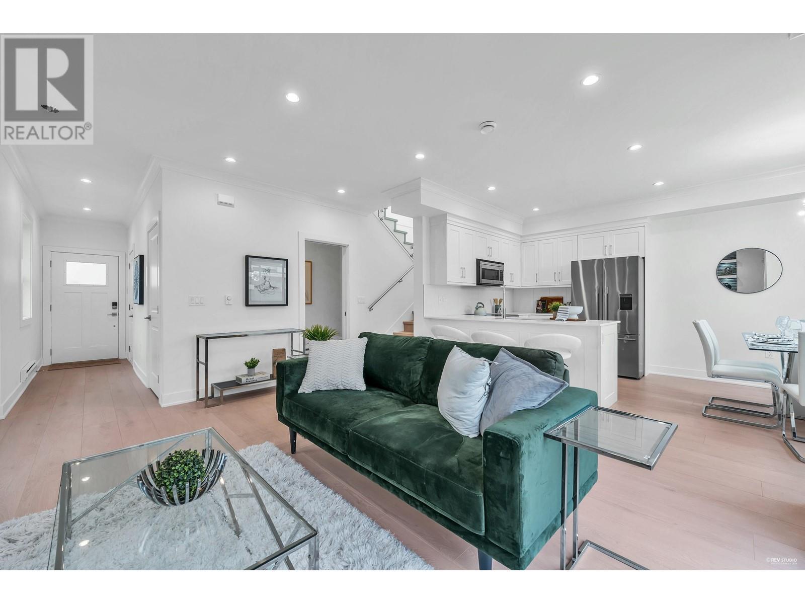 Property at 101 8233 WILLIAMS ROAD image 2