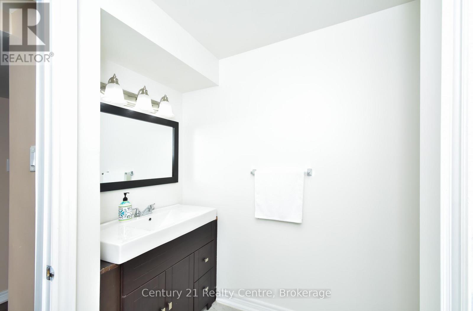 133 Eaglewood Drive, Hamilton, Ontario  L8W 0B2 - Photo 43 - X12096003