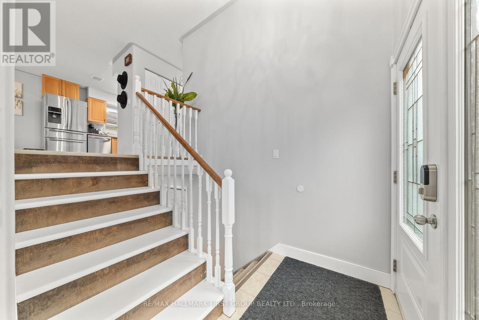 Property at 9 WHITLEY LANE image 4