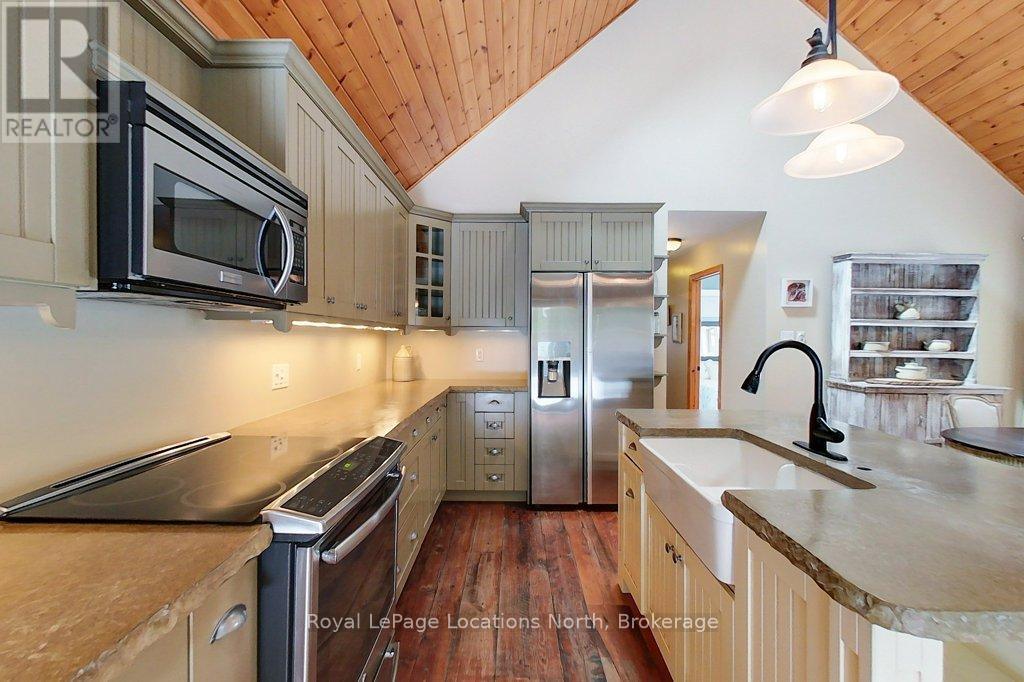 9265 County 9 Road, Clearview, Ontario  L0M 1G0 - Photo 14 - S12076751